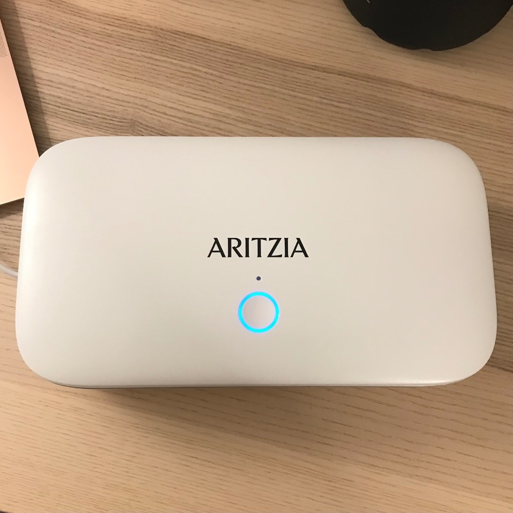 CASETiFY⎜UV Phone Sanitizer⎜White × Aritzia Co-lab